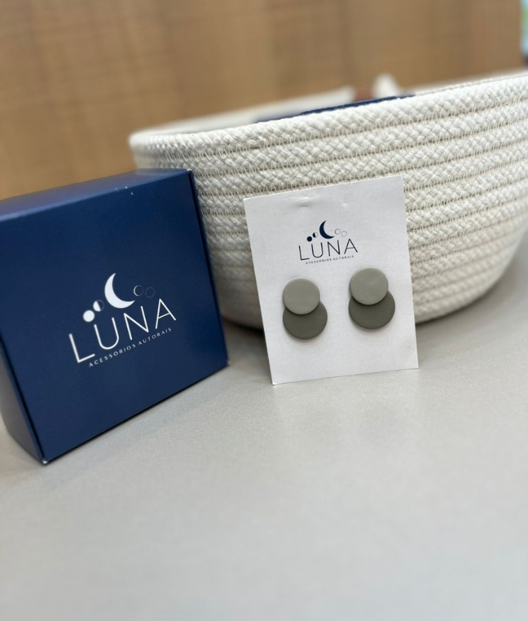 Brinco Clara Feminino – Exclusividade, Leveza & Conforto