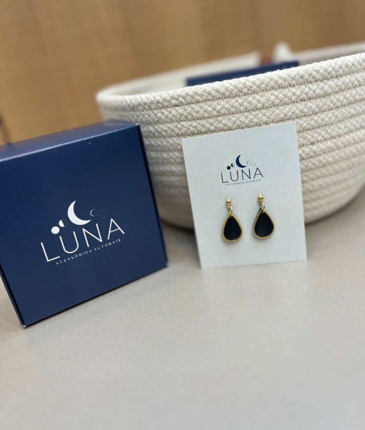 Brinco Elas Feminino – Antialérgico, Polcas banhadas a Ouro & Originalidade