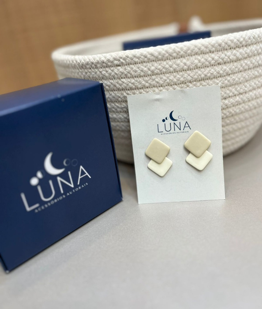 Brinco Laura Feminino – Estilo, Charme & Sofisticação