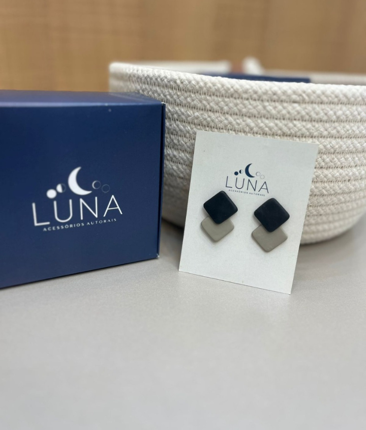 Brinco Laura Feminino – Estilo, Charme & Sofisticação