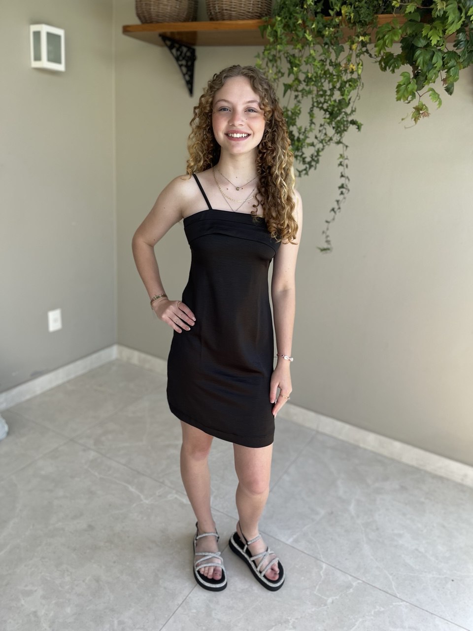 VESTIDO CURTO CETIM INFANTO-JUVENIL